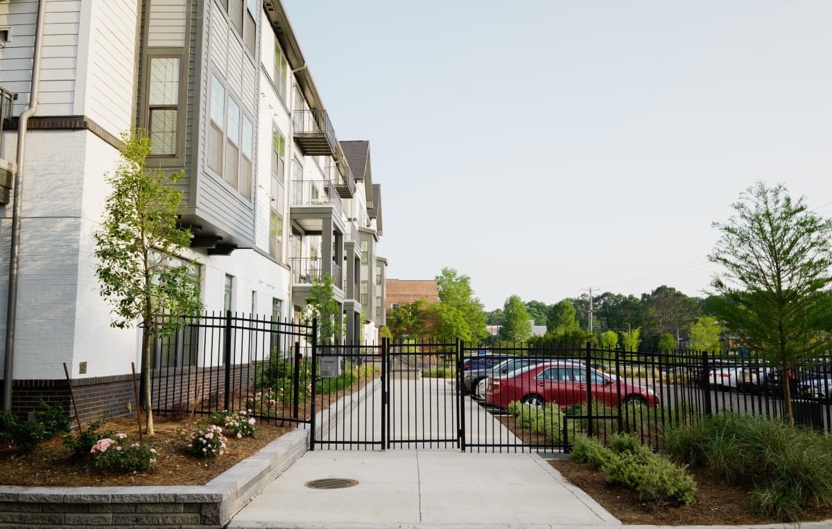Apartments on Lakeland Drive, Jackson MS The Quarter House